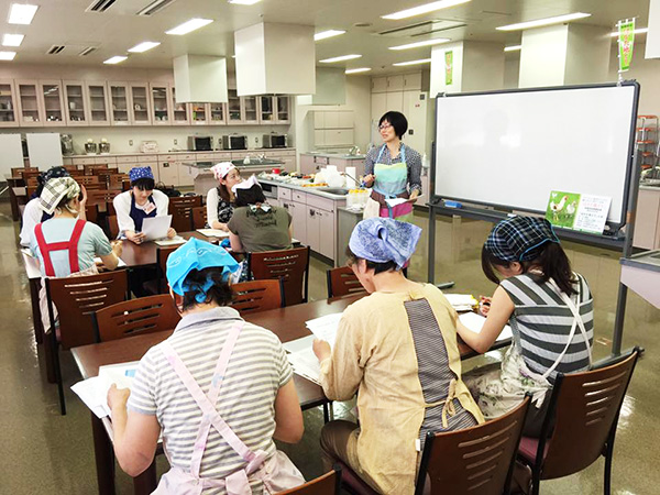 筑紫野市文化講座にて、はかた地どりを使った料理教室が開催されました01