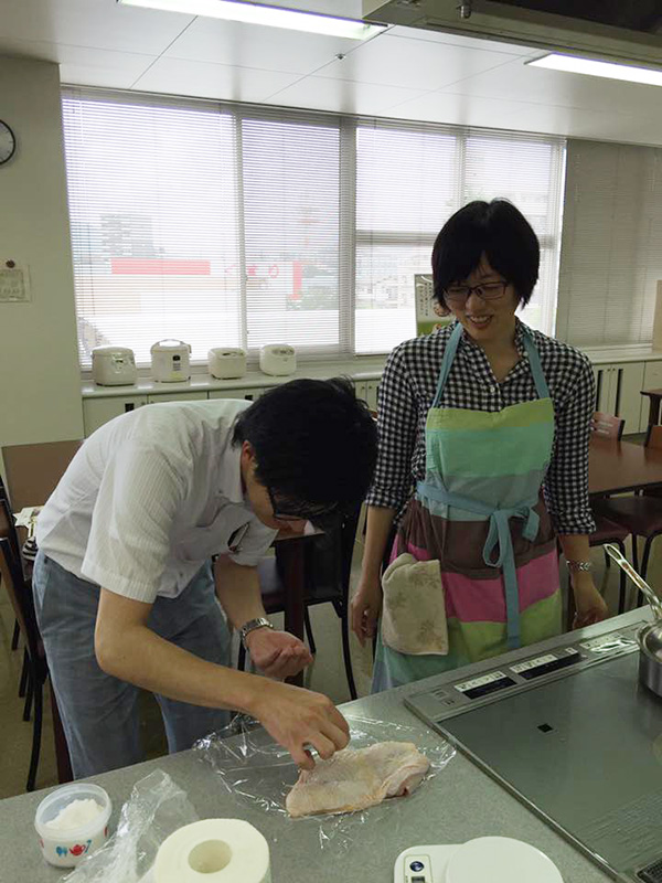筑紫野市文化講座にて、はかた地どりを使った料理教室が開催されました04