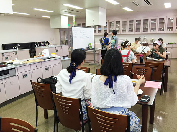 筑紫野市文化講座にて、はかた地どりを使った料理教室が開催されました05