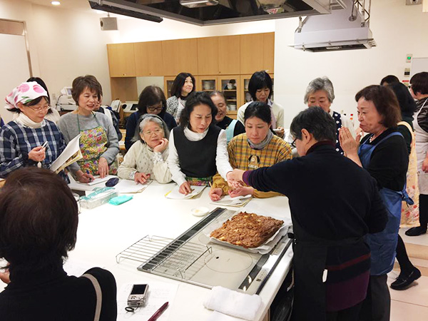 1月11日に博多阪急にて、山際千津枝さまによる 「はかた地どり」料理教室が開催されました!2
