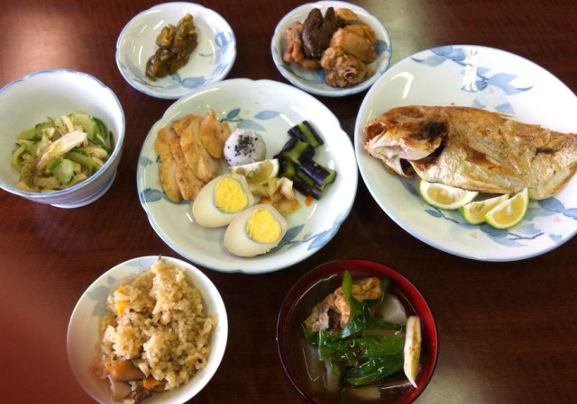 茅乃舎さんで有名な「長野おばあちゃん」による、はかた地どりを使った郷土料理